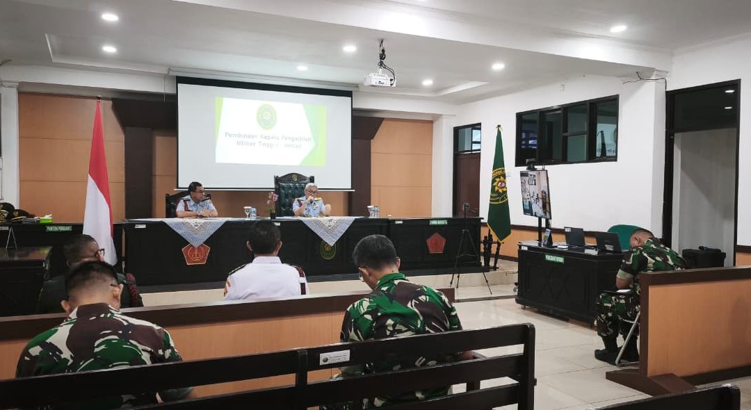 PEMBINAAN KADILMILTI I MEDAN TEKANKAN ETIKA DAN PENGENDALIAN DIRI HAKIM SAAT MEMIMPIN PERSIDANGAN