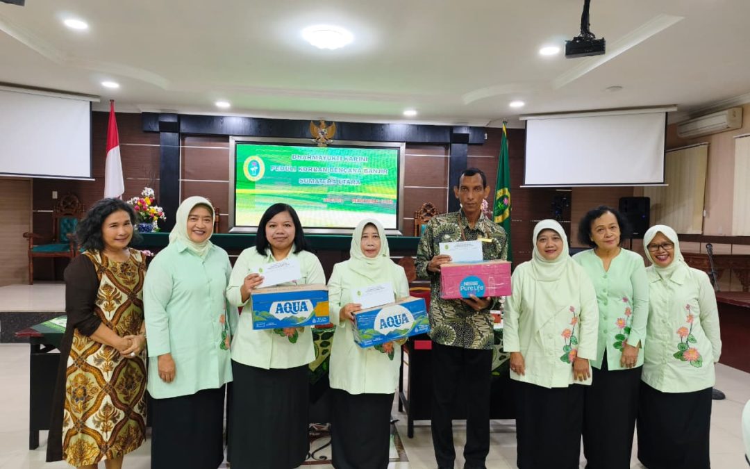 DHARMAYUKTI KARINI SUMUT SERAHKAN DONASI TAHAP II UNTUK KORBAN BANJIR DI EMPAT LINGKUNGAN PERADILAN